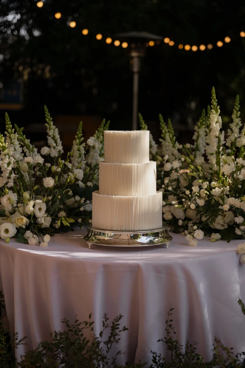Bolo de andar com flores do campo